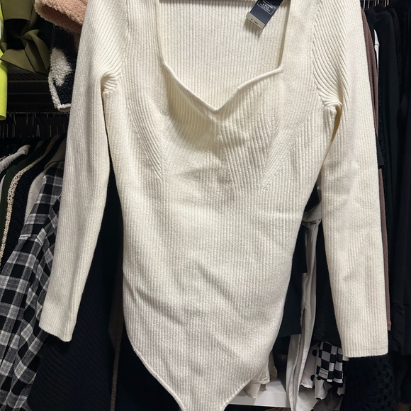 Abercrombie & Fitch Long-Sleeve Sweetheart Sweater Bodysuit - Picture 2 of 5